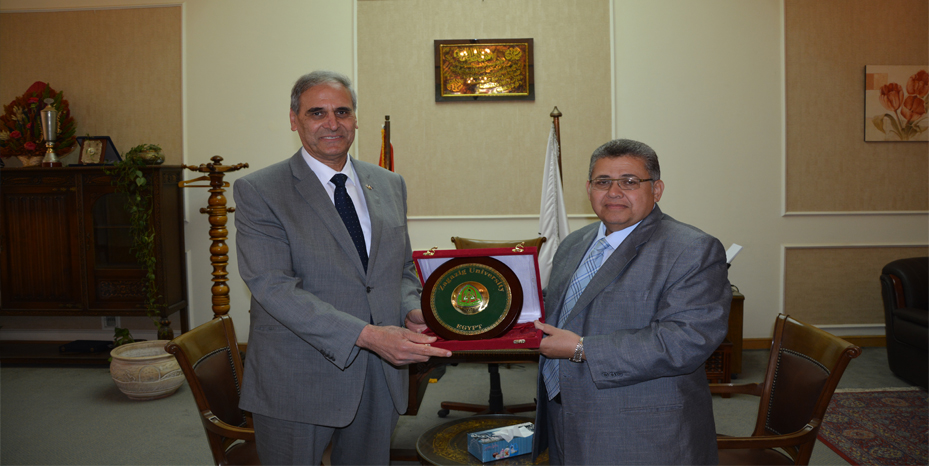 Official of Middle East and Africa in the International Scottish Development Authority in a visit to the University of Zagazig