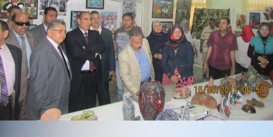رئيس الجامعة ومحافظ الشرقية يشاركان في المعرض السنوي لقسم التربية الفنية