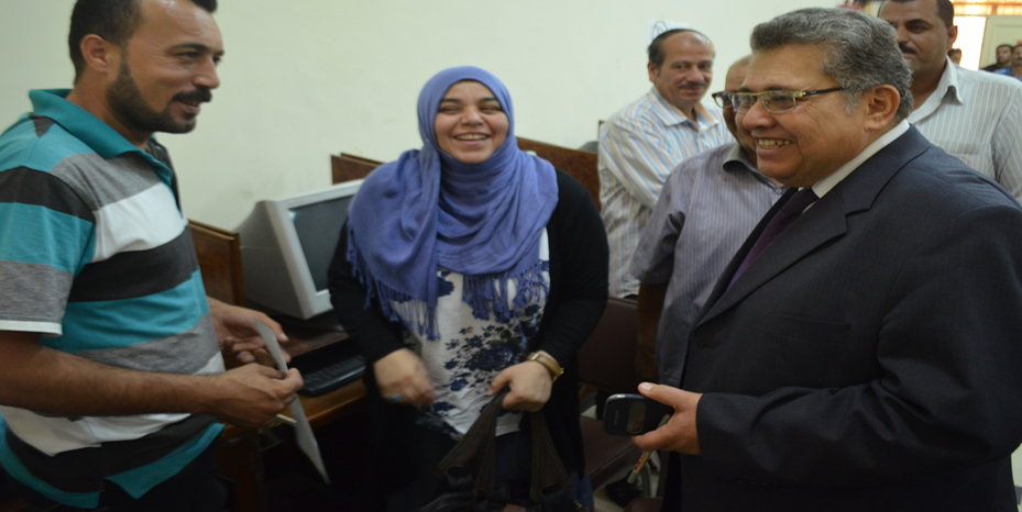 Dr./ Ashraf Al-Shehhi, President of Zagazig University inspects the works of the electronic coordination at the university
