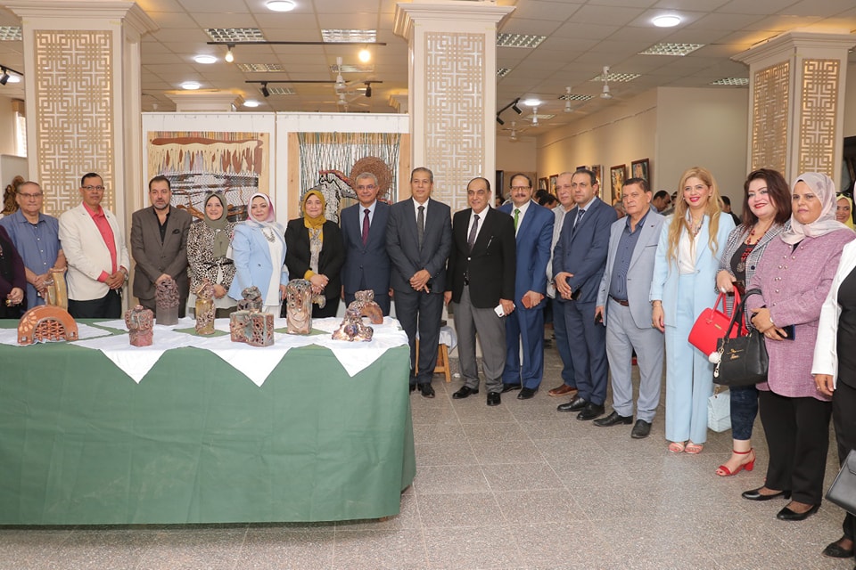 رئيس جامعة الزقازيق يفتتح قاعة الفنون التشكيلية والمعرض الفنى السنوى بكلية التربية النوعية