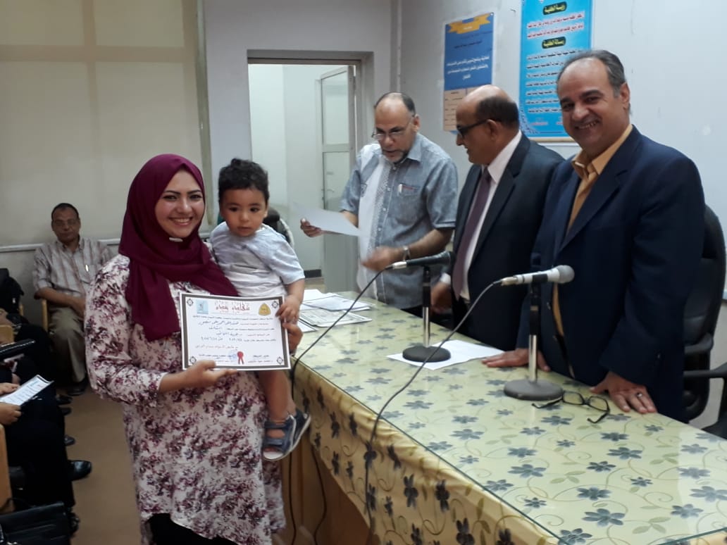 Mr. Abdel Monem Abdel Moneim Nafie delivered certificates for a number of courses in the presence of Dr. Eid Attris, Director of the Center, Abu Al Majd Al Shorbagi Vice Dean for Environmental Affairs